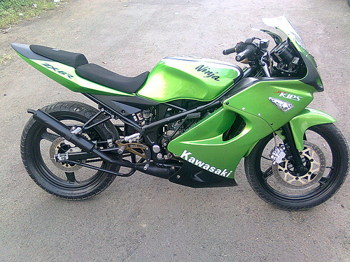  Modifikasi Kawasaki Ninja 150 R Terbaru 2013 . Semoga menjadi title=