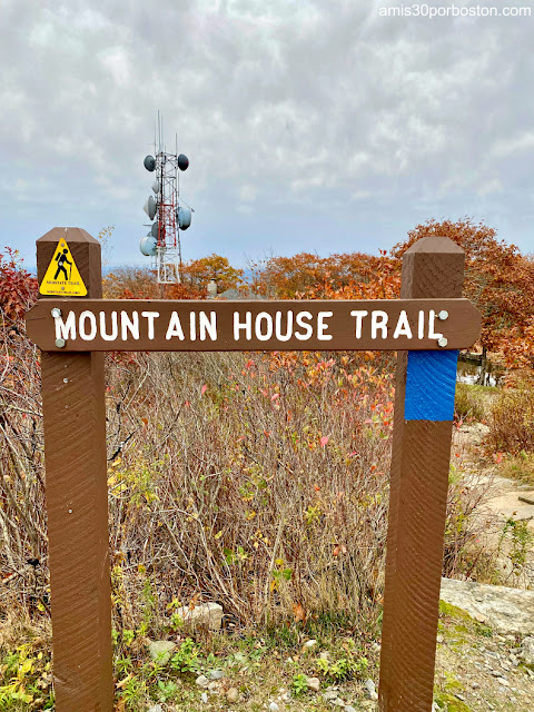 Señalización de Senderos de Wachusett Mountain en Massachusetts