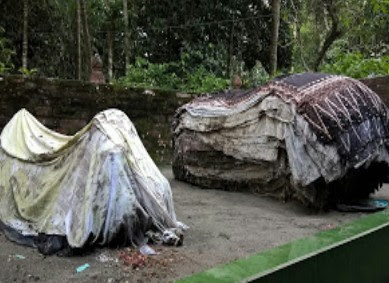 Pusara makam Mbah Lancing