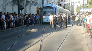 İstanbul Sultanahmet'te tramvay raydan çıktı.