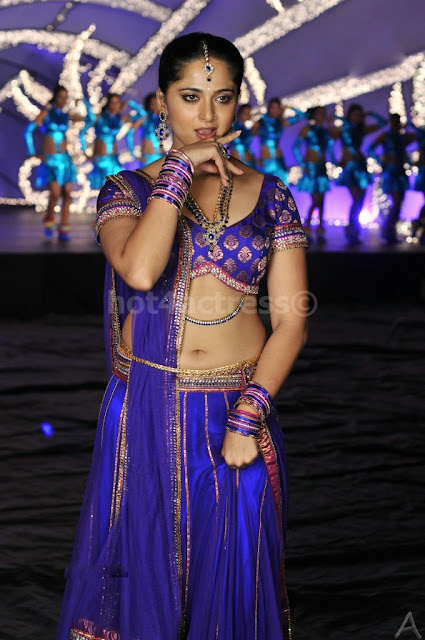 Actress Anushka Hot Navel Show Photos