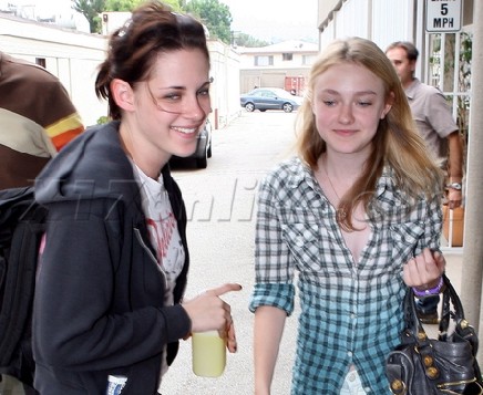 kristen stewart y dakota fanning. Kristen Stewart Y Dakota