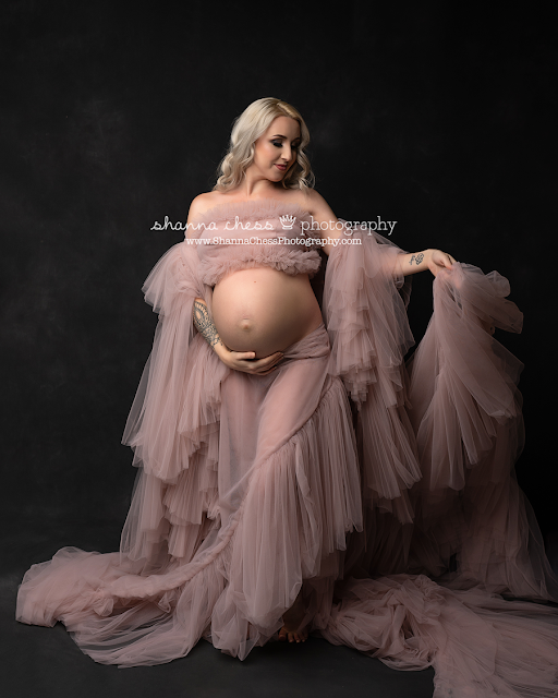 Best maternity photographers in Oregon