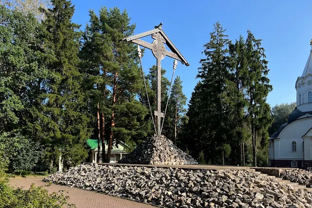 посёлок Боброво, Юбилейная улица, Бутовский поклонный крест (Большой соловецкий крест)