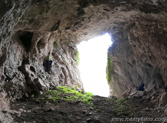 Cuevas de Jauletas y Horgazal