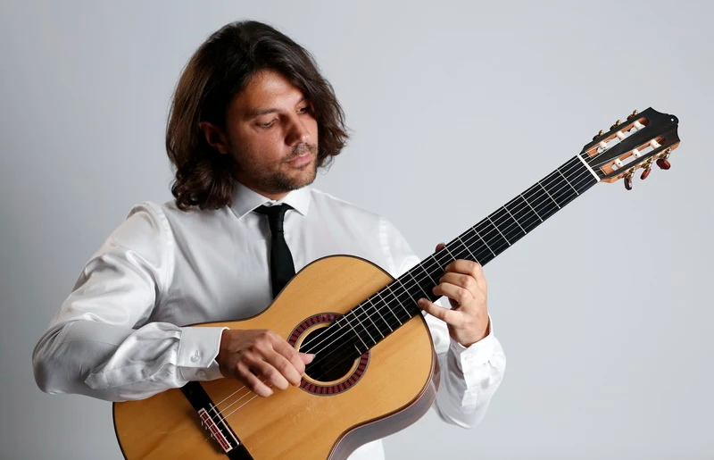 Γιάννης Γιαγουρτάς: Μουσικό ταξίδι με μία κιθάρα στο Art Gallery Cafe