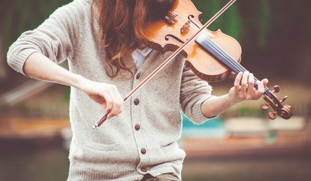 woman playing violin