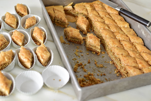 Baklawa with seeds in cups