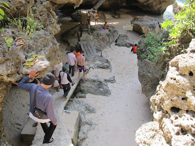 Ini Dia Pantai Dengan Tebing Dan Karang Cantik Di Bali [ www.BlogApaAja.com ]