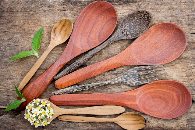 Wooden spoons of different sizes