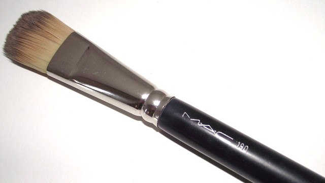 MAC 190 Flat Paddle Foundation Brush Review