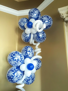  Unique blue flower balloon column