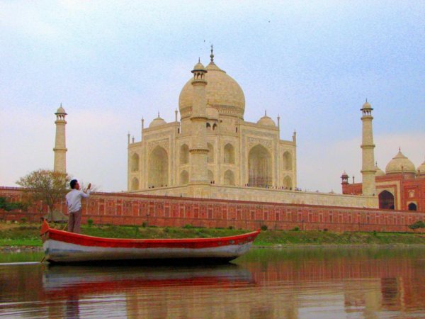 Taj Mahal and boat - photoforu.blogspot.com