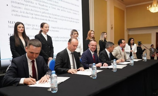 Albanian Opposition Parties leaders signing the agreement