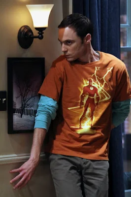 Jim Parsons interpreta Sheldon Cooper em The Big Bang Theory.