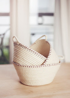 http://www.ellefrost.com/diy/diy-rope-baskets/