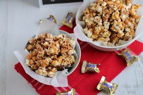 MVPeanut Butter Snickers Popcorn- a sweet and salty, chewy and crunchy sweet treat perfect for game day