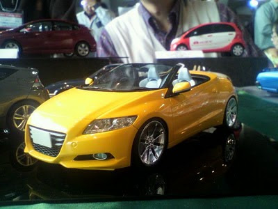 Yellow Honda CR-Z Roadster 2011