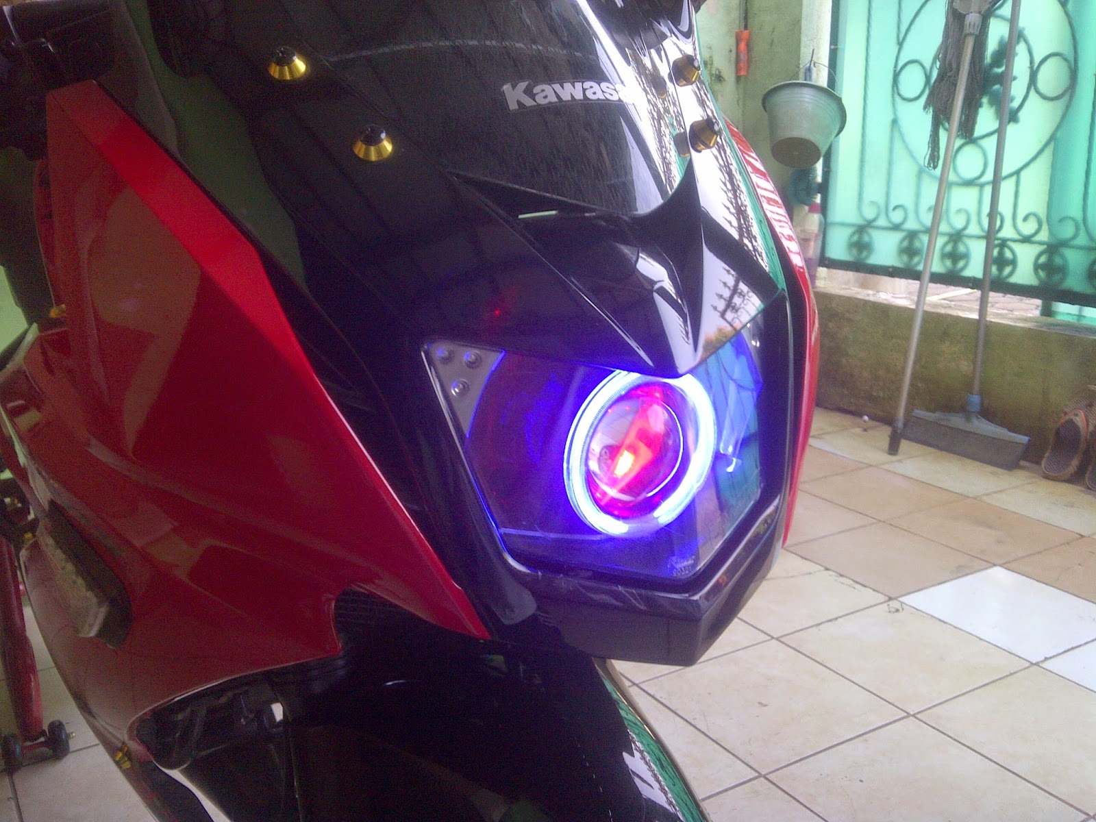 TENTANG HID PROJECTOR