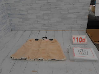 中古品　子供服　１１０ｃｍ　3can4one　ベージュ　スカート　２２０円