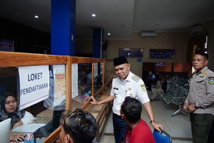 Pj Bupati Tebo Sidak Kantor Pelayanan Publik Dihari Pertama Masuk Kerja Pasca Lebaran