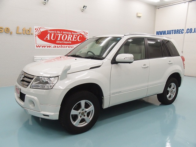 19578AAN7 2008 Suzuki Escudo Salomon Limited 4WD for Uganda to Kampala