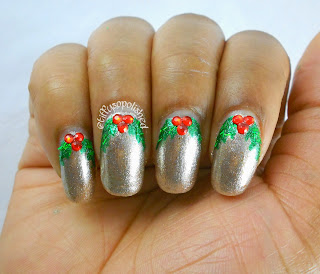 Golden_Holly_Berry_Christmas_Nails