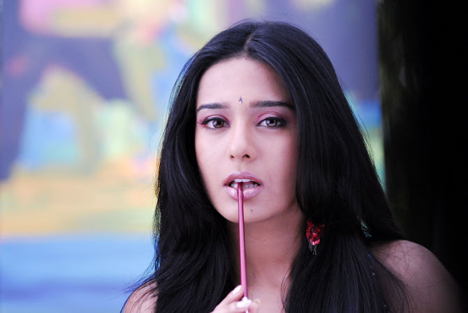 Amrita Rao Beautiful Stills - SEXY Baby Amrita Rao Pictures - Famous Celebrity Picture 