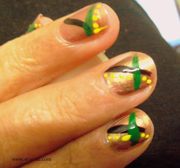 nail art for short nails. With black nail paint and thin