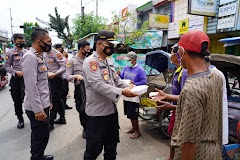 Bantu Ringankan Warga Di Tengah Pandemi Dengan Membagikan 500 Nasi Kotak