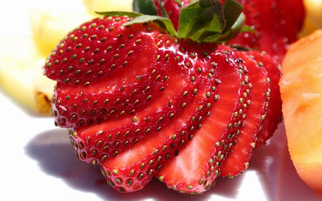 Delicious-and-Tasty-Strawberry-Slice