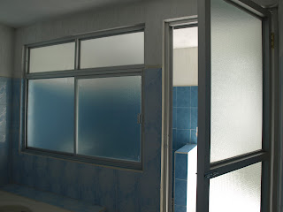 <img src="ventana.jpg" alt="estilos y fabricación de toda clase de ventanas"> 