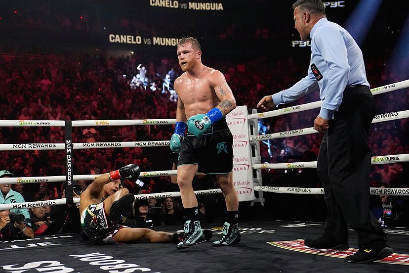 Saúl Canelo Álvarez enfrentando a Jaime Munguía, 2024 | Ximinia