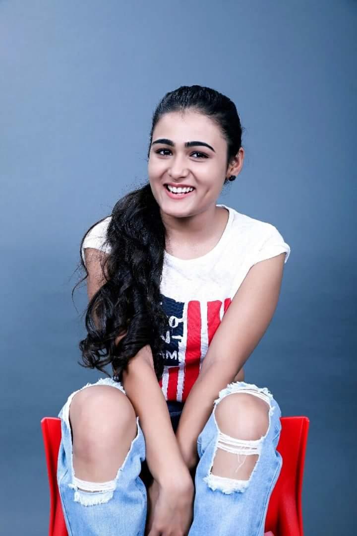 Actress ShaliniPandey Latest HD Images