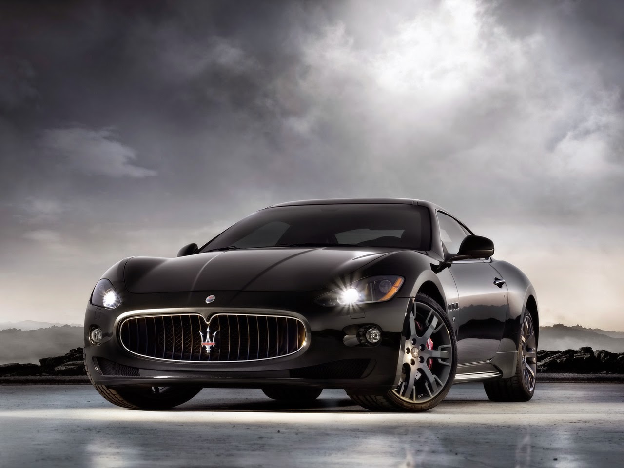 http://www.maserati.ca/maserati/ca/en/index.html?__utma=262938640.550733385.1416355406.1416355406.1416355406.1&__utmb=262938640.2.9.1416355416288&__utmc=262938640&__utmx=-&__utmz=262938640.1416355406.1.1.utmcsr=google|utmccn=%28organic%29|utmcmd=organic|utmctr=%28not%20provided%29&__utmv=-&__utmk=154903099