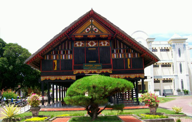 Rumah Adat Aceh (Krong Bade), Gambar, dan Penjelasannya 