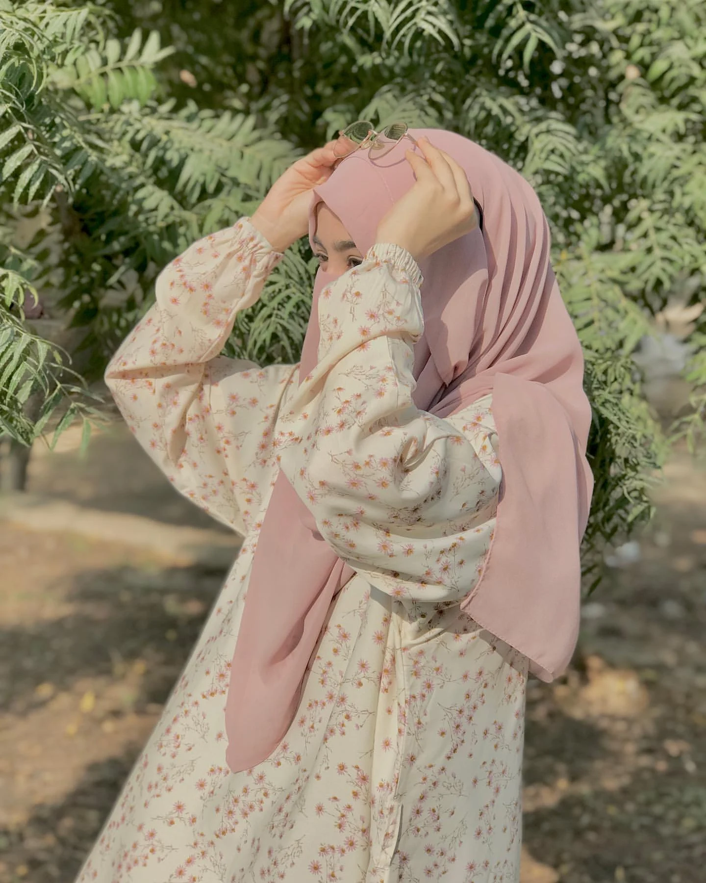 New Stylish Hijab Girl DP