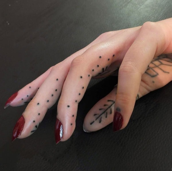 estes_dotwork_dedo_tatuagens