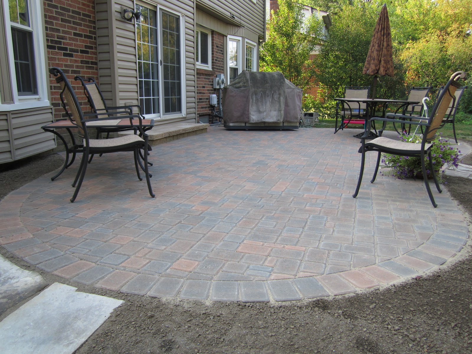 Cool Backyard Patio Flooring Ideas