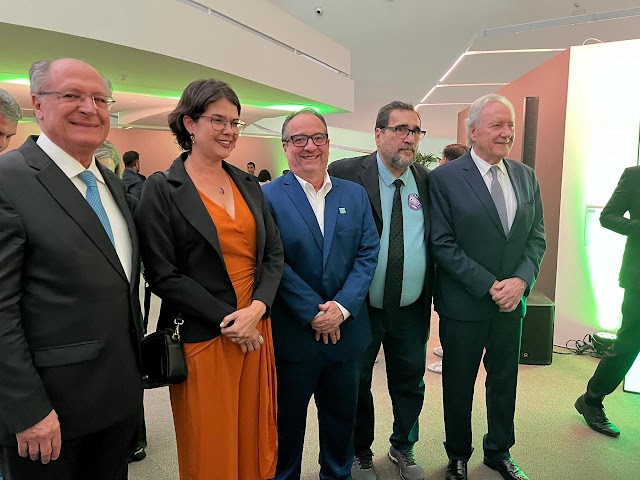 Geraldo Alckmin reforça palanque de Mariana