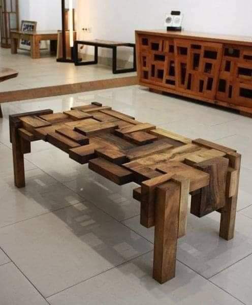 طاولات خشبية بين جمال التصميم و إتقان التنفيذ