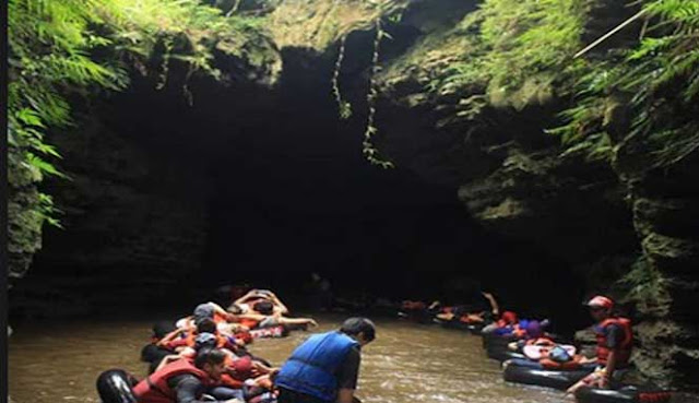 MENELUSURI KEINDAHAN SUNGAI SANTIRAH YANG MENAWAN DENGAN RIVER TUBING DI PANGANDARAN