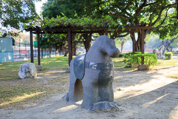 台中公園派出所好溫馨，小羊群、熊熊警察、雪人、玫瑰花熊好可愛