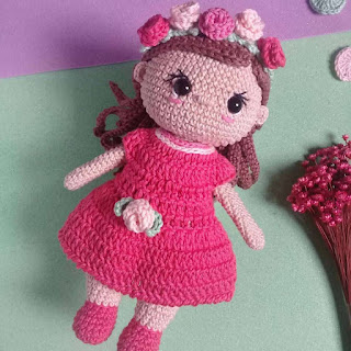 Celina é uma linda Boneca de Crochê - um amigurumi muito fofo! Um presente único e super moderno!