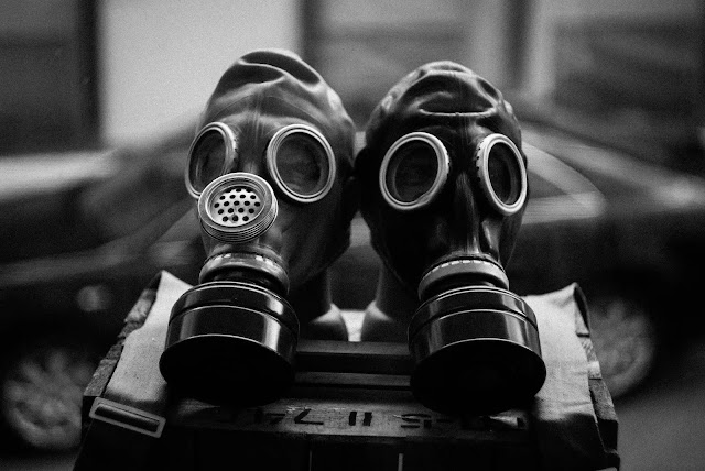 The Risks of Wearing a Gas Mask to Filter Air Pollution