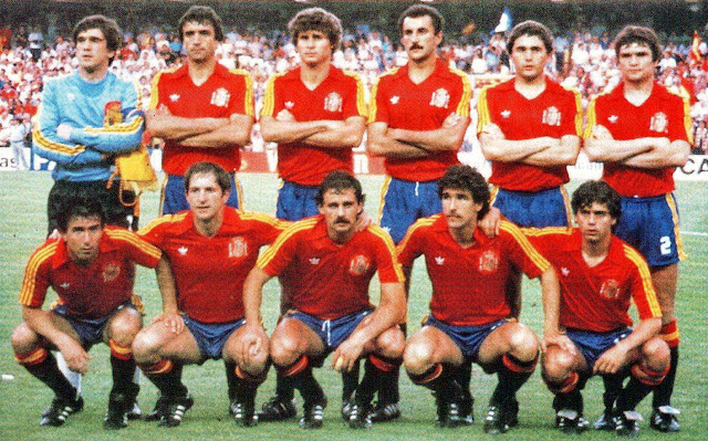 SELECCIÓN DE ESPAÑA. Temporada 1981-82. Arconada, Alexanco, Tendillo, Joaquín, Gordillo, Camacho. Juanito, Perico Alonso, Satrústegui, Zamora y López Ufarte. SELECCIÓN DE ESPAÑA 1 SELECCIÓN DE HONDURAS 1 Miércoles 16/06/1982. XII Copa del Mundo España 1982, primera fase, Grupo 5, jornada 1. Valencia, España, estadio Luis Casanova: 49.562 espectadores. GOLES: 0-1: 8’, Zelaya. 1-1: 66', López Ufarte, de penalti.