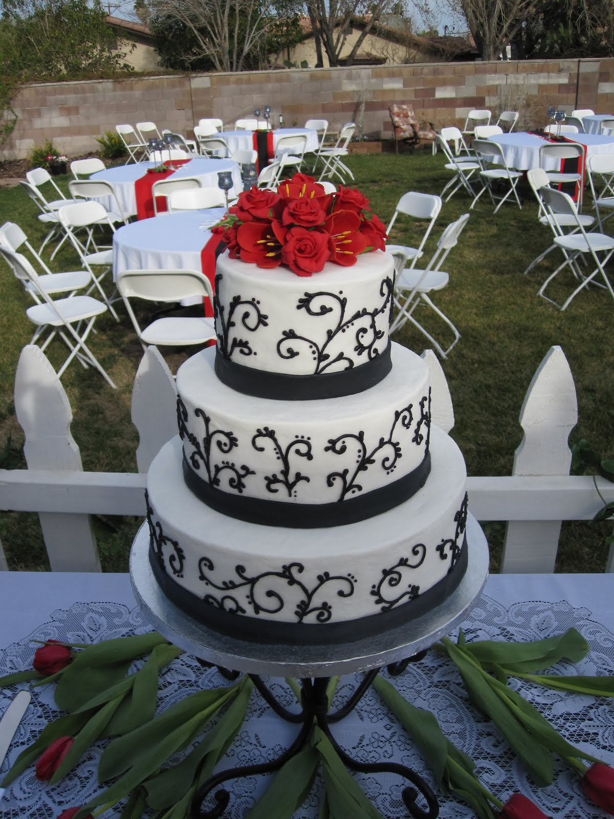 black and red wedding cakes