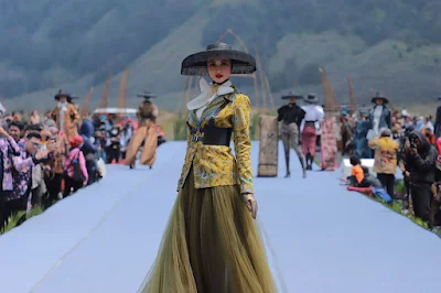 East Java Fashion Harmony (EJFH) 2022 Fashion Show Batik di Bromo