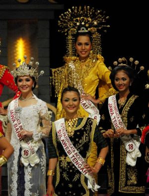  Indonesia on In Traditional Indonesian Suits Compete In Miss Tourism Indonesia