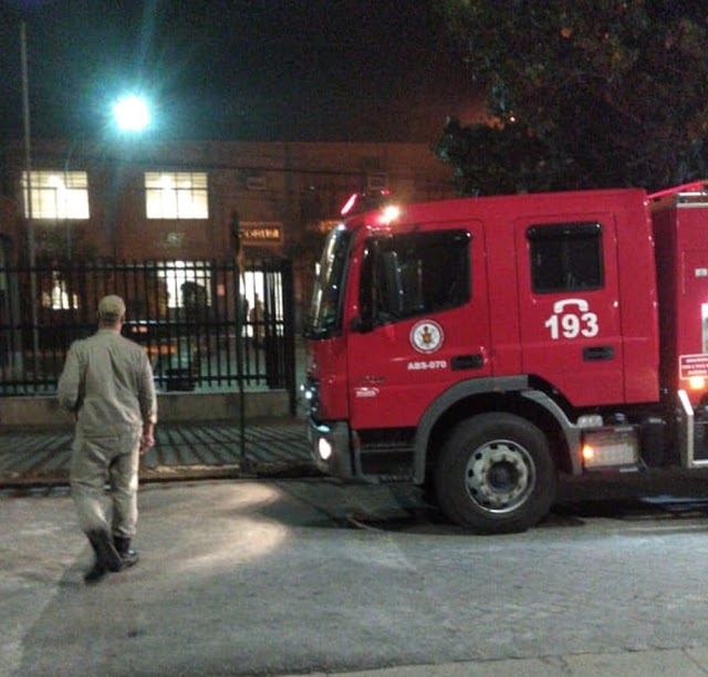 Bombeiros controlam incêndio no Fórum de Rio das Ostras